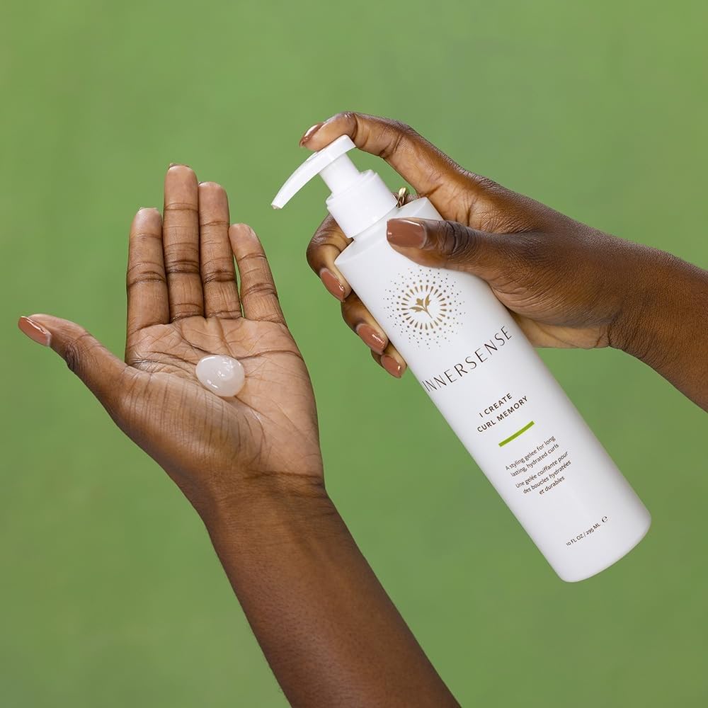 INNERSENSE I Create Curl Memory Gel texture close-up reveals smooth, hydrating gel for defined curls