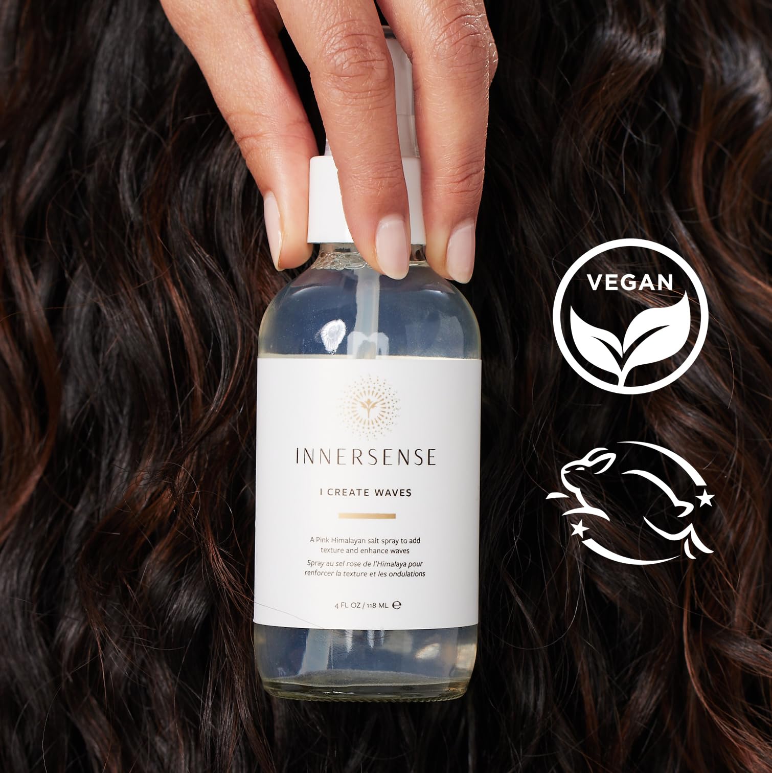 INNERSENSE I Create Waves Pink Himalayan Salt Spray hydrates with Aloe Vera for defined waves