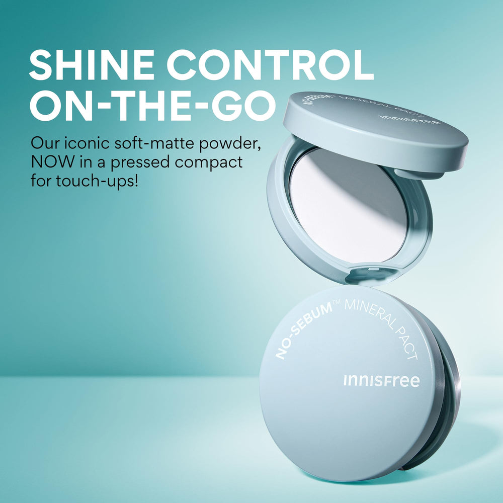 Innisfree No Sebum Mineral Pact compact applying a translucent finish
