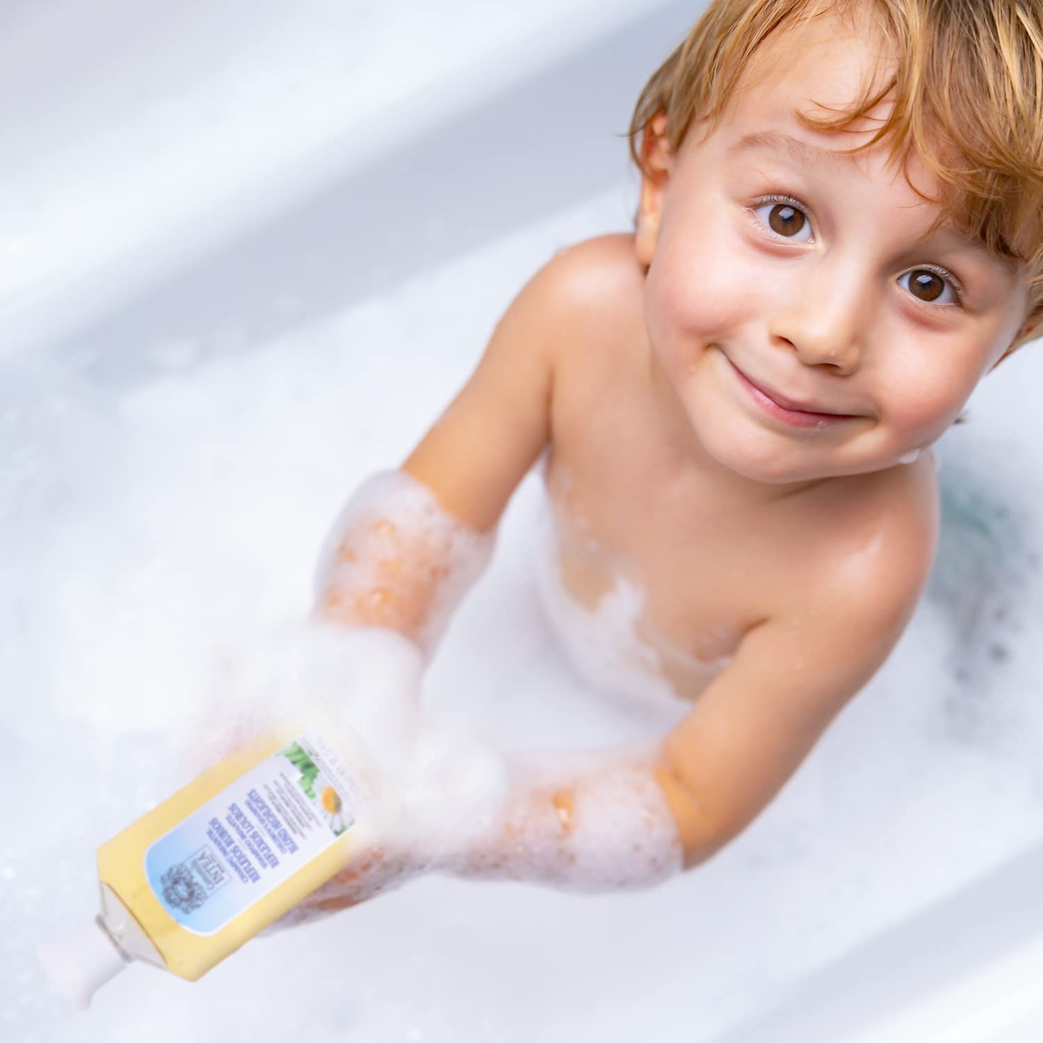 Intea Camomila Kids Shampoo blonde hair close-up brightness potential