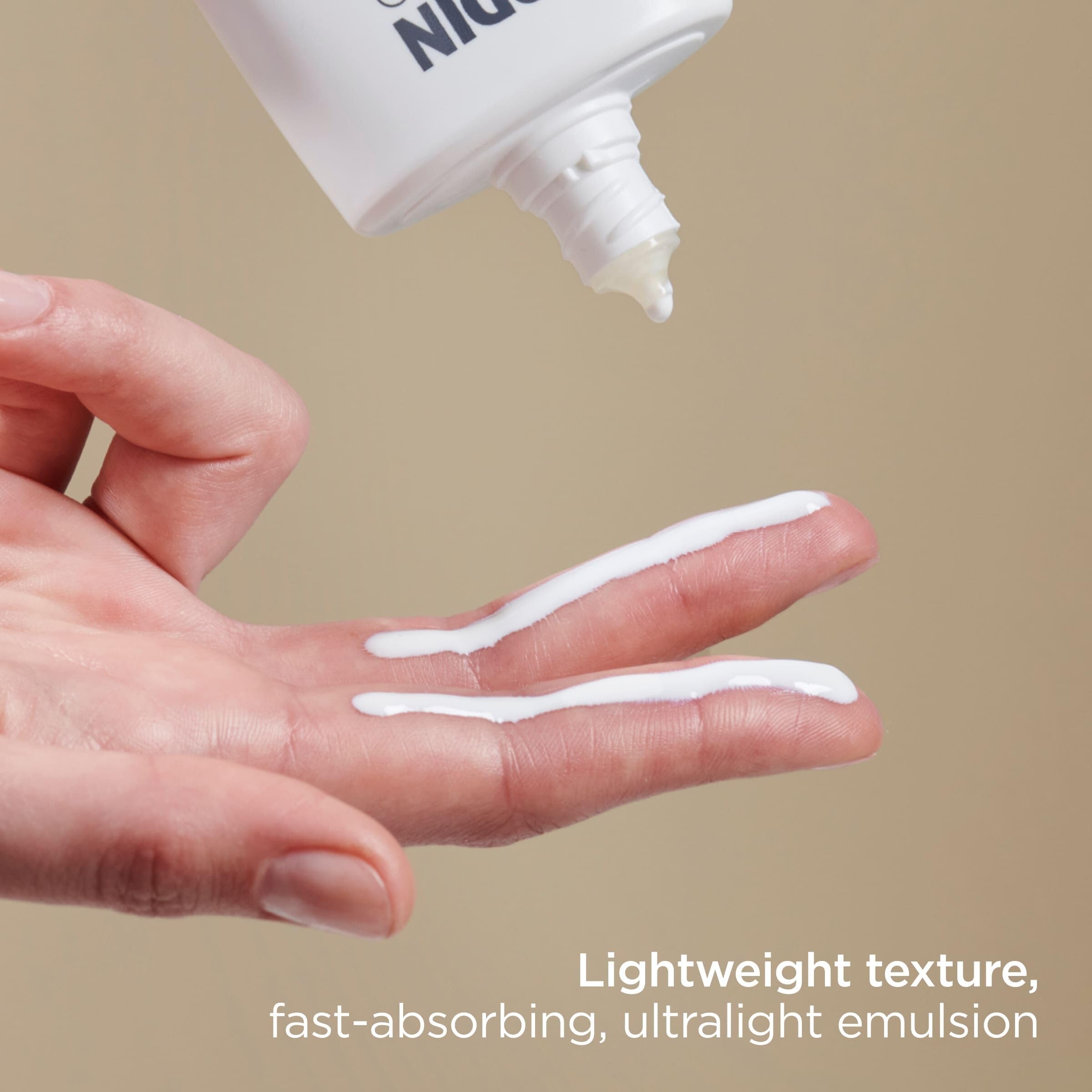 ISDIN Eryfotona Actinica emulsion texture on skin demonstrates a breathable mineral shield