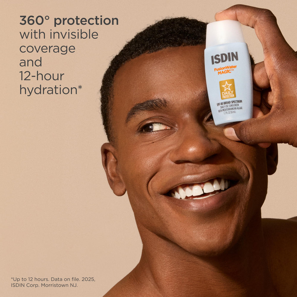 ISDIN Fusion Water MAGIC SPF 40 dispense emphasizes invisible coverage during sun exposure.