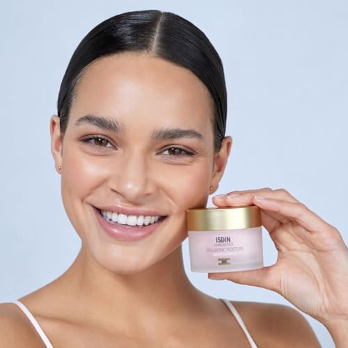 ISDIN Isdinceutics Hyaluronic Moisture texture-closeup shows light, fast-absorbing formula.