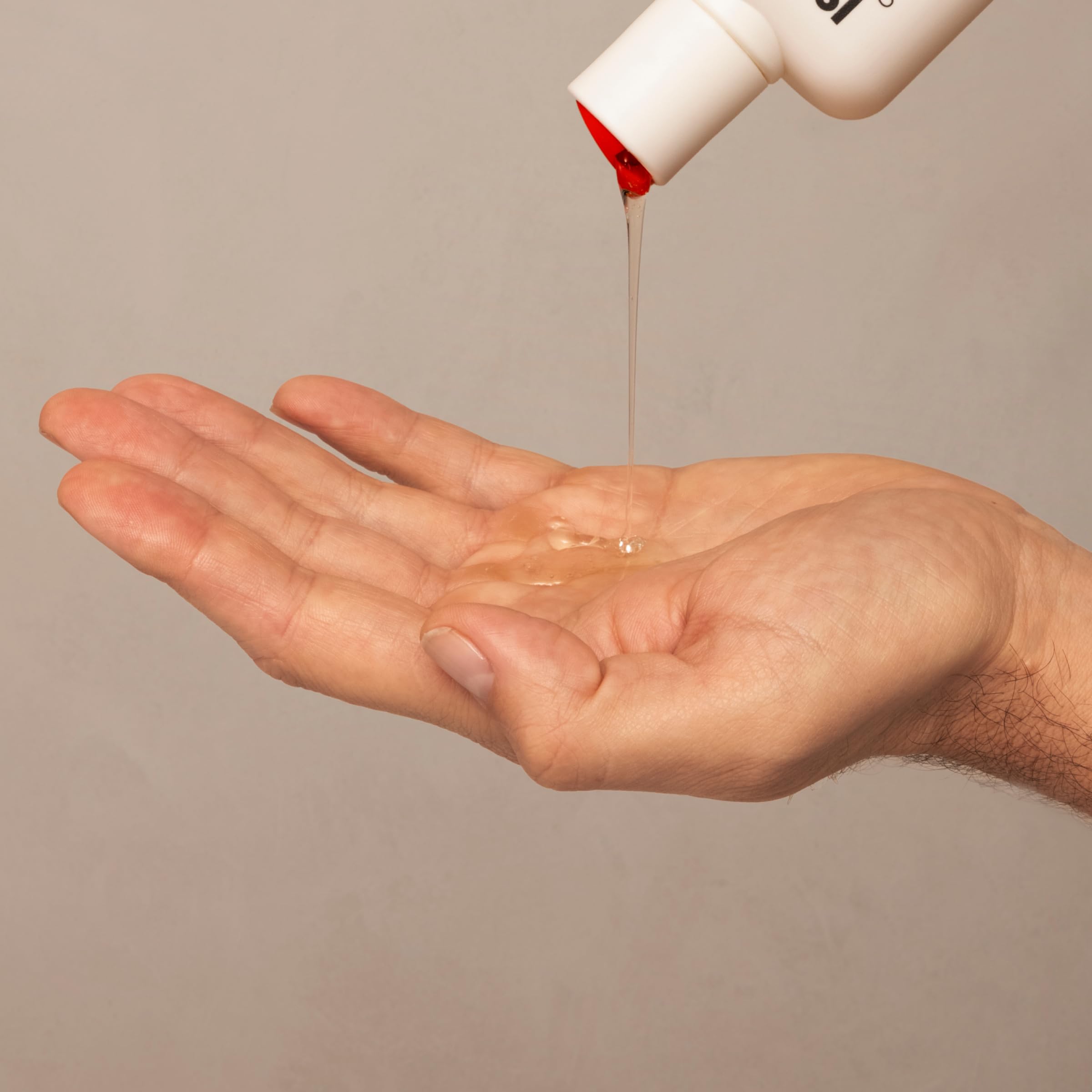 ISDIN Lambdapil shampoo foamy lather ready for cleansing and conditioning.