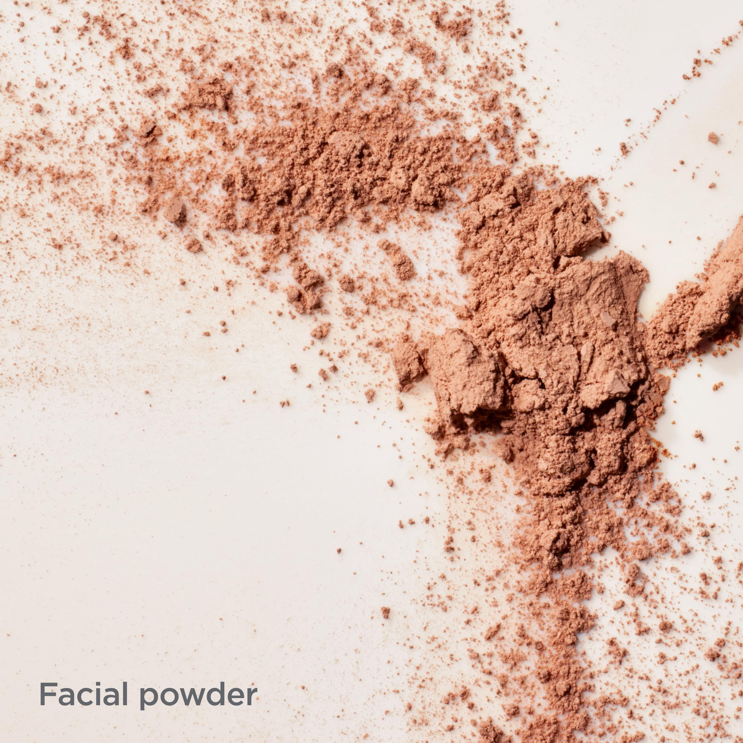 ISDIN Mineral Brush Powder transparent cover engaged for neat, mess-free application.