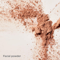 ISDIN Mineral Brush Powder transparent cover engaged for neat, mess-free application.