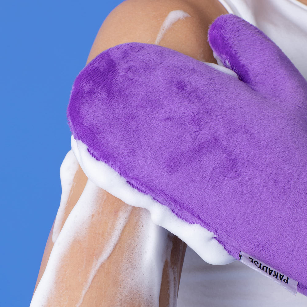 Isle of Paradise Self-Tan Mitt providing smooth glide for even tan