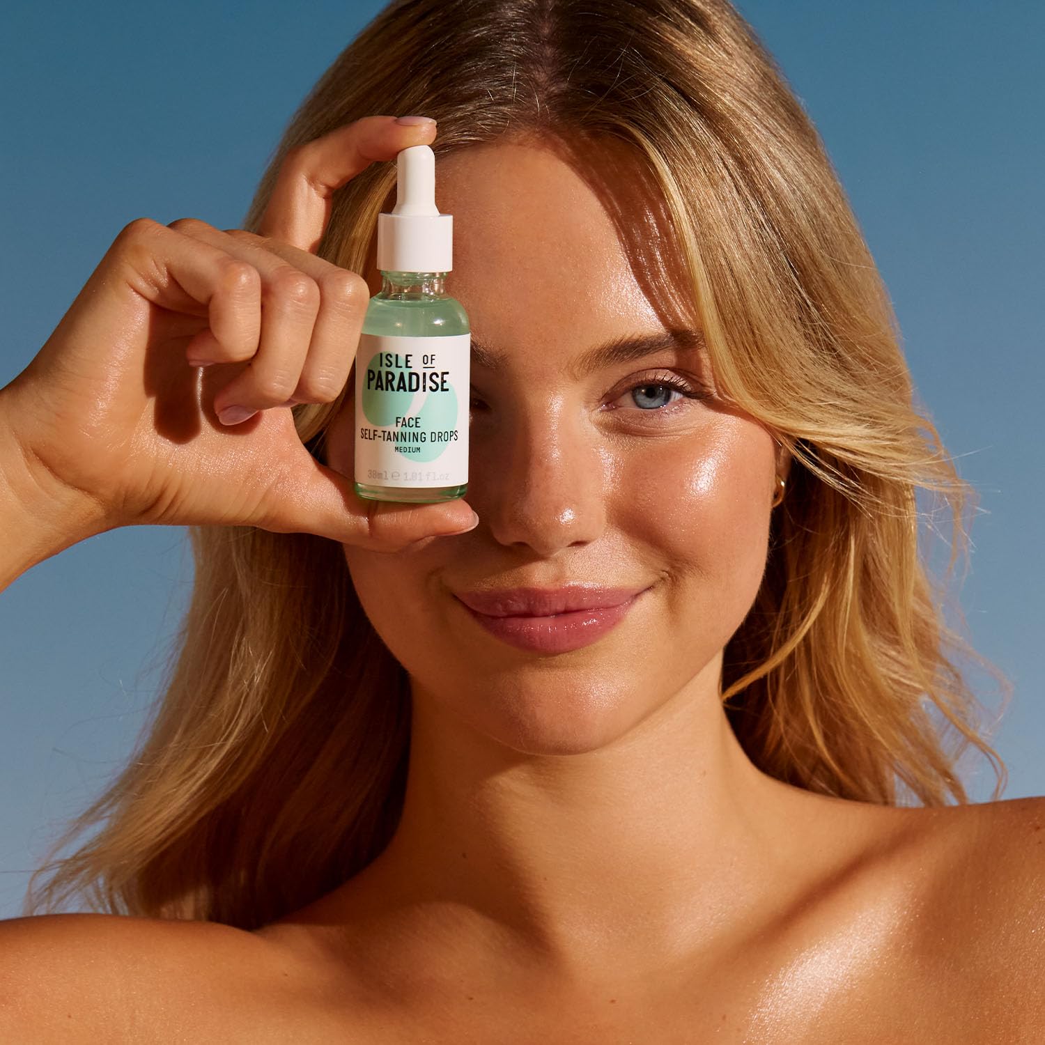 Isle of Paradise skin-tone glow after using drops with moisturizer