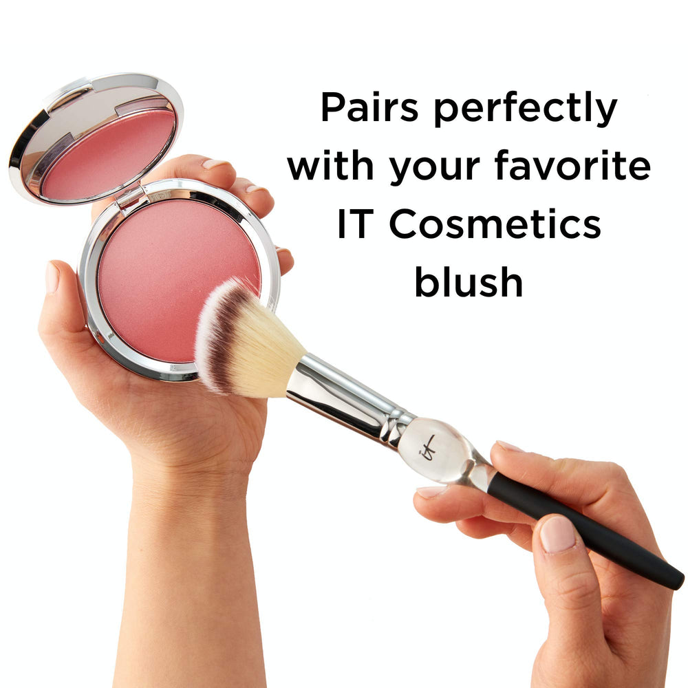 IT Cosmetics Heavenly Luxe handle design provides comfortable grip for easy blending