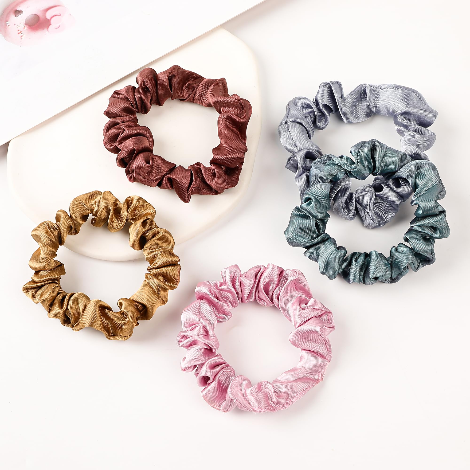 Ivyu mini gomas satinadas, seguras para muñeca y looks elegantes.