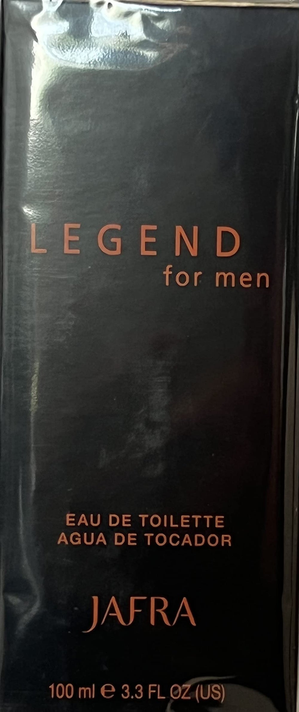 Jafra Legend for Men application scene with easy spray on pulse points.