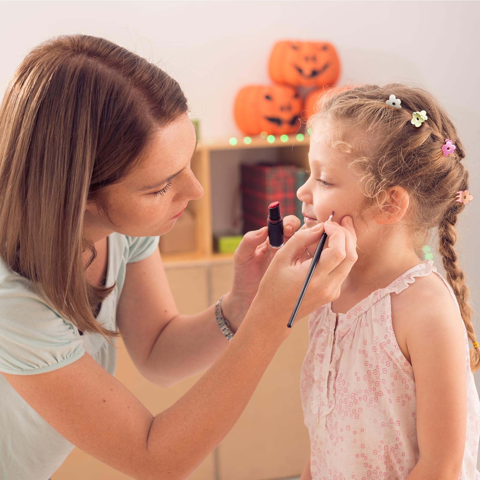 JANFUN small jaw clips with non-slip teeth stay in place through gentle styling
