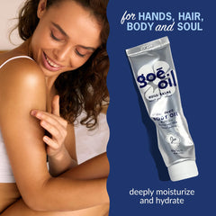 Jao Goē Oil hands application demonstrates instant moisture