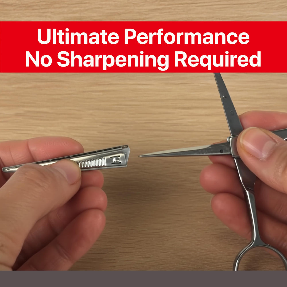 Jatai Feather blades delivering long-lasting sharpness for precise trimming and blending.