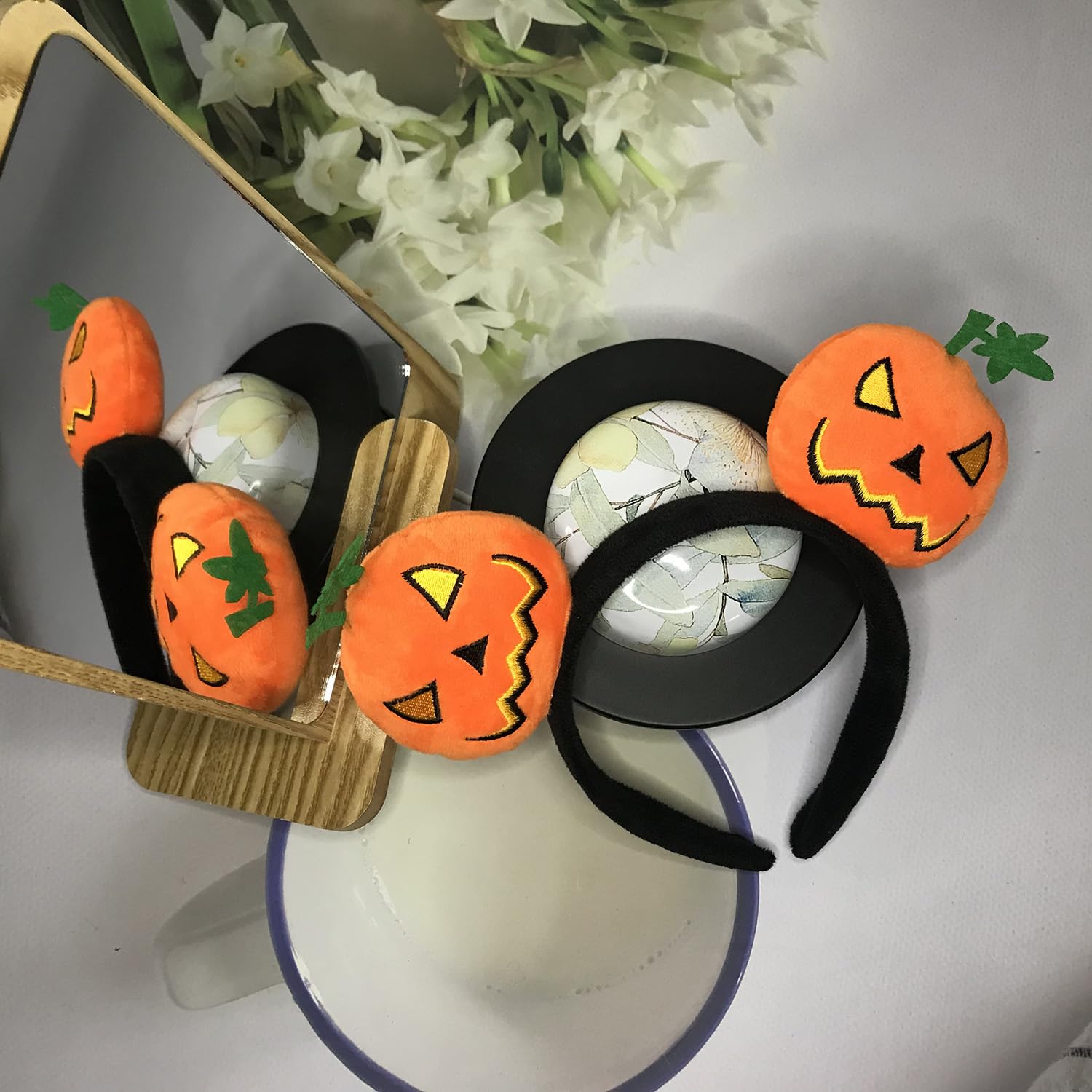 JBin Rich non-slip mouse ears design stays securely in place for celebrations