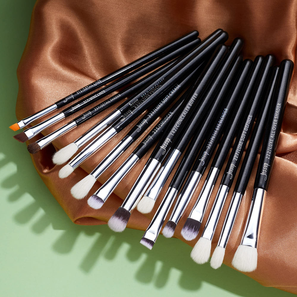 Jessup brow brush angled tip for defined arches and groomed brows.