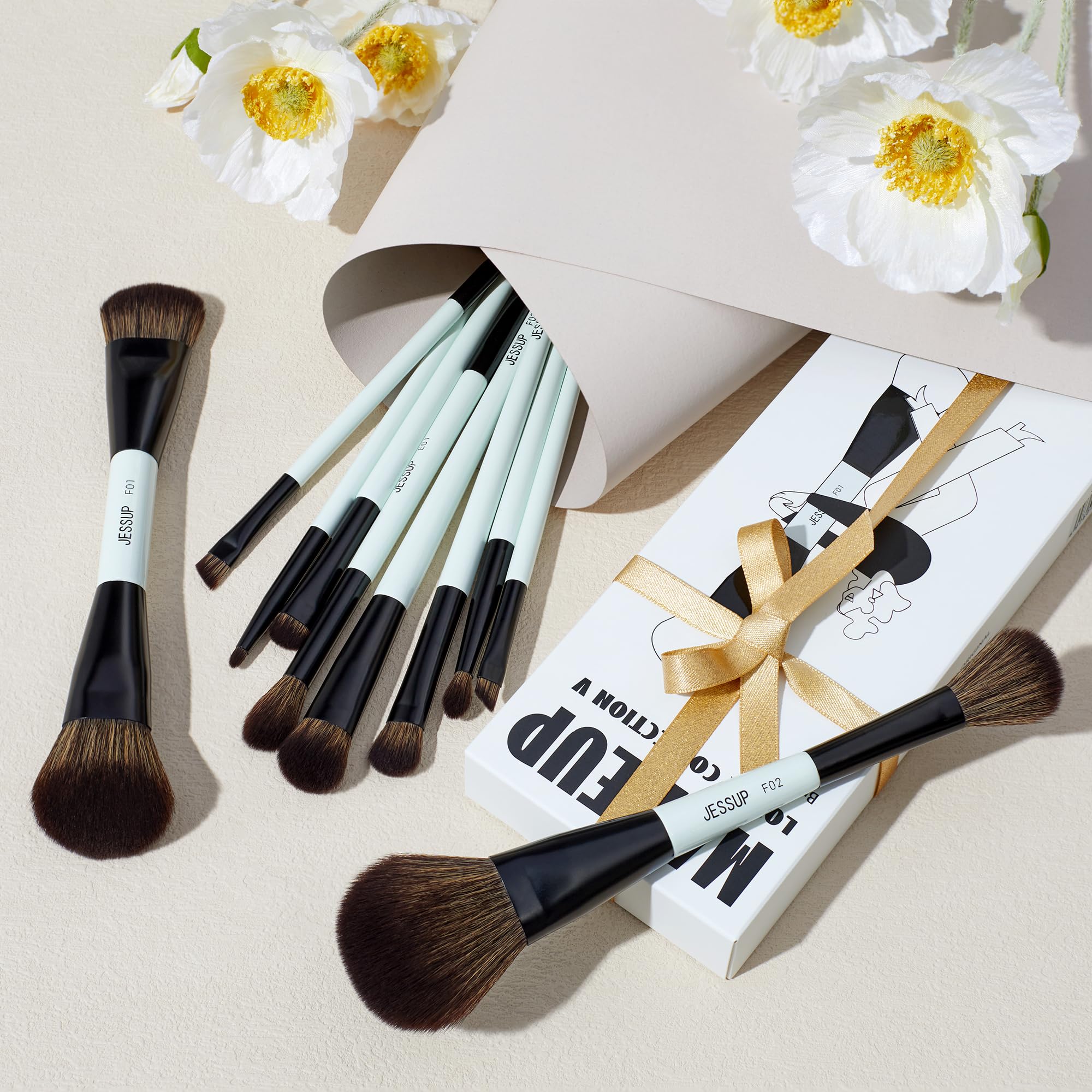 Jessup eyeliner brush for crisp lines and detailed work