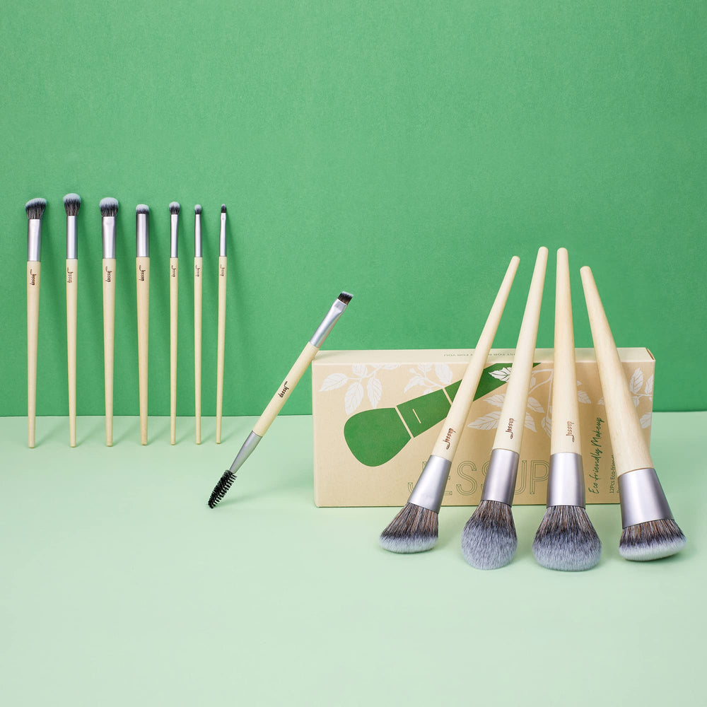 Jessup vegan makeup brush set blending brush for seamless gradients.