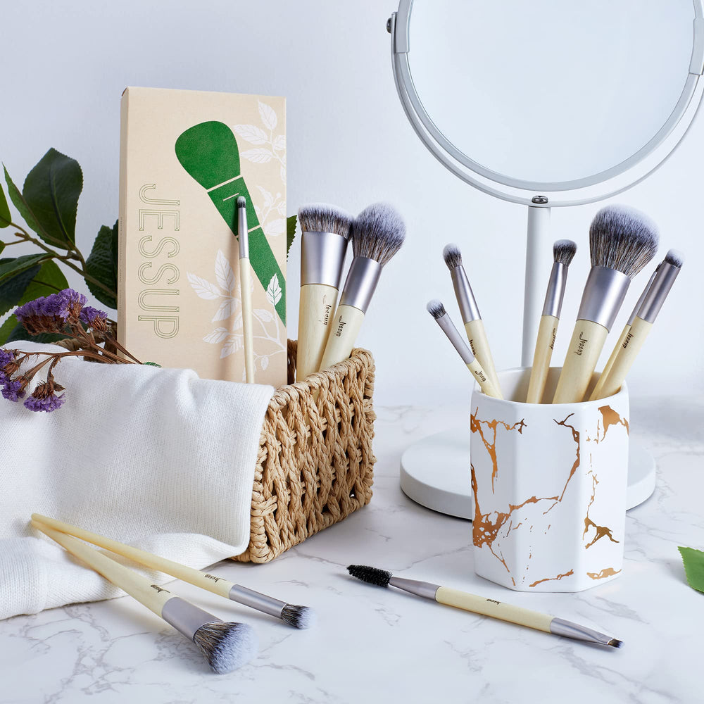 Jessup vegan makeup brush set eyeliner brush for clean, sharp lines.