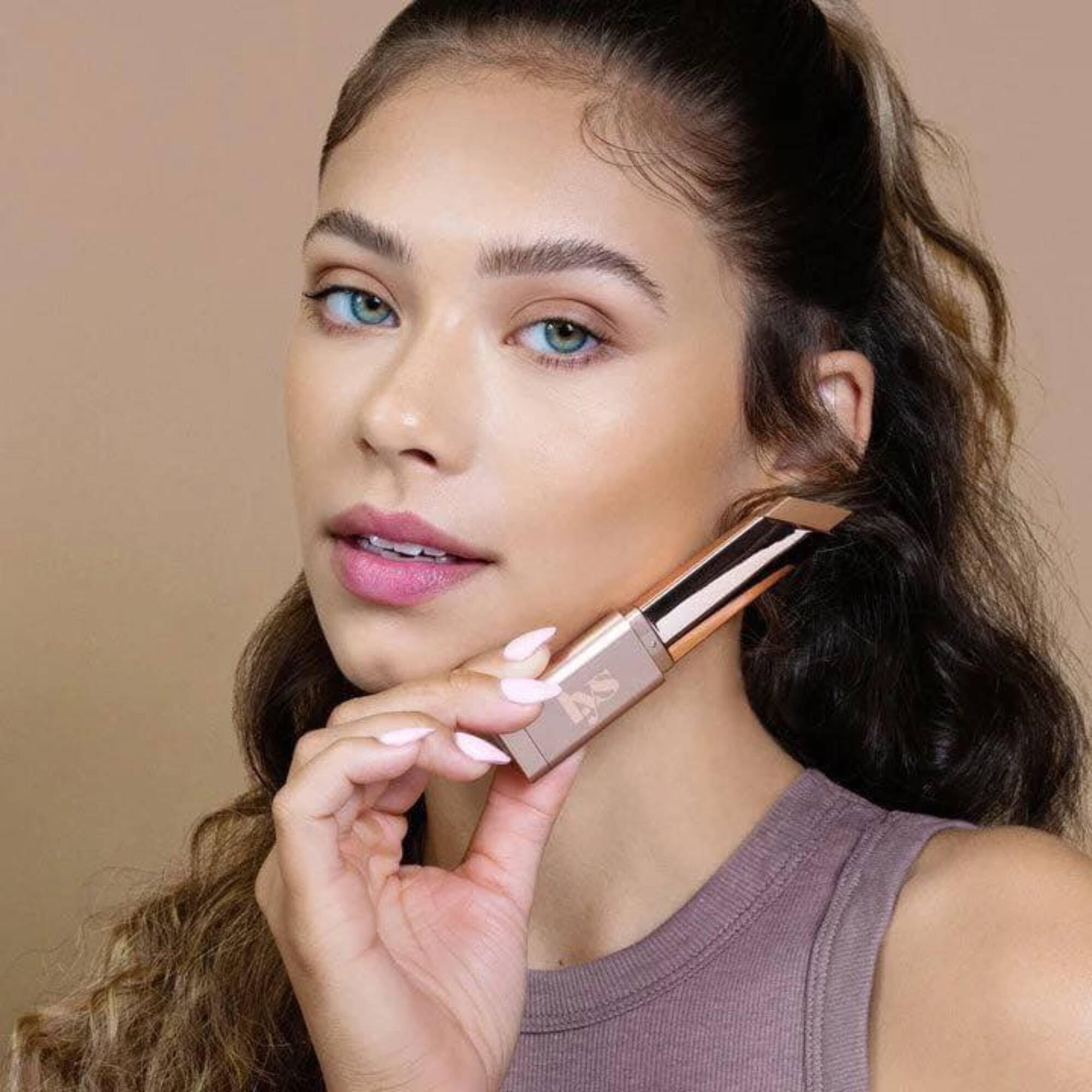 JIGME CALA L.Y.S Face sculpting application highlights natural angles
