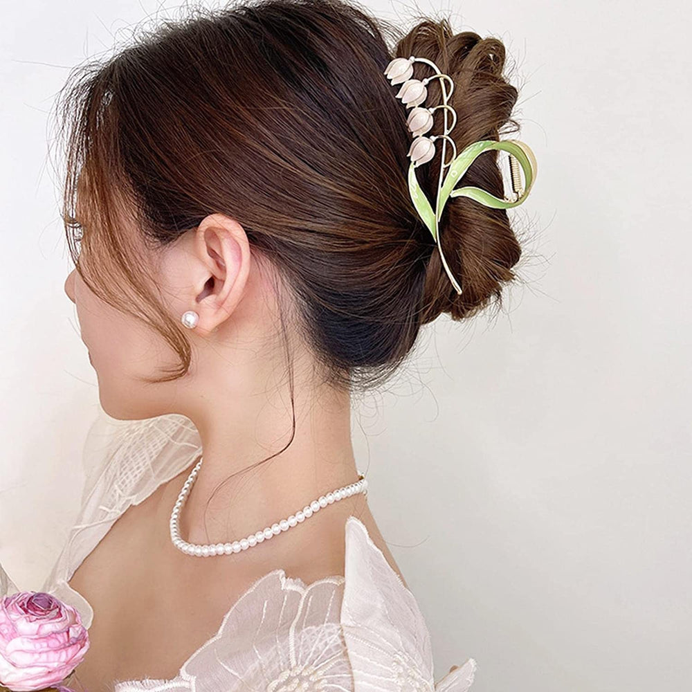 Jinshining half-up sleek clip perfect for casual to formal looks.