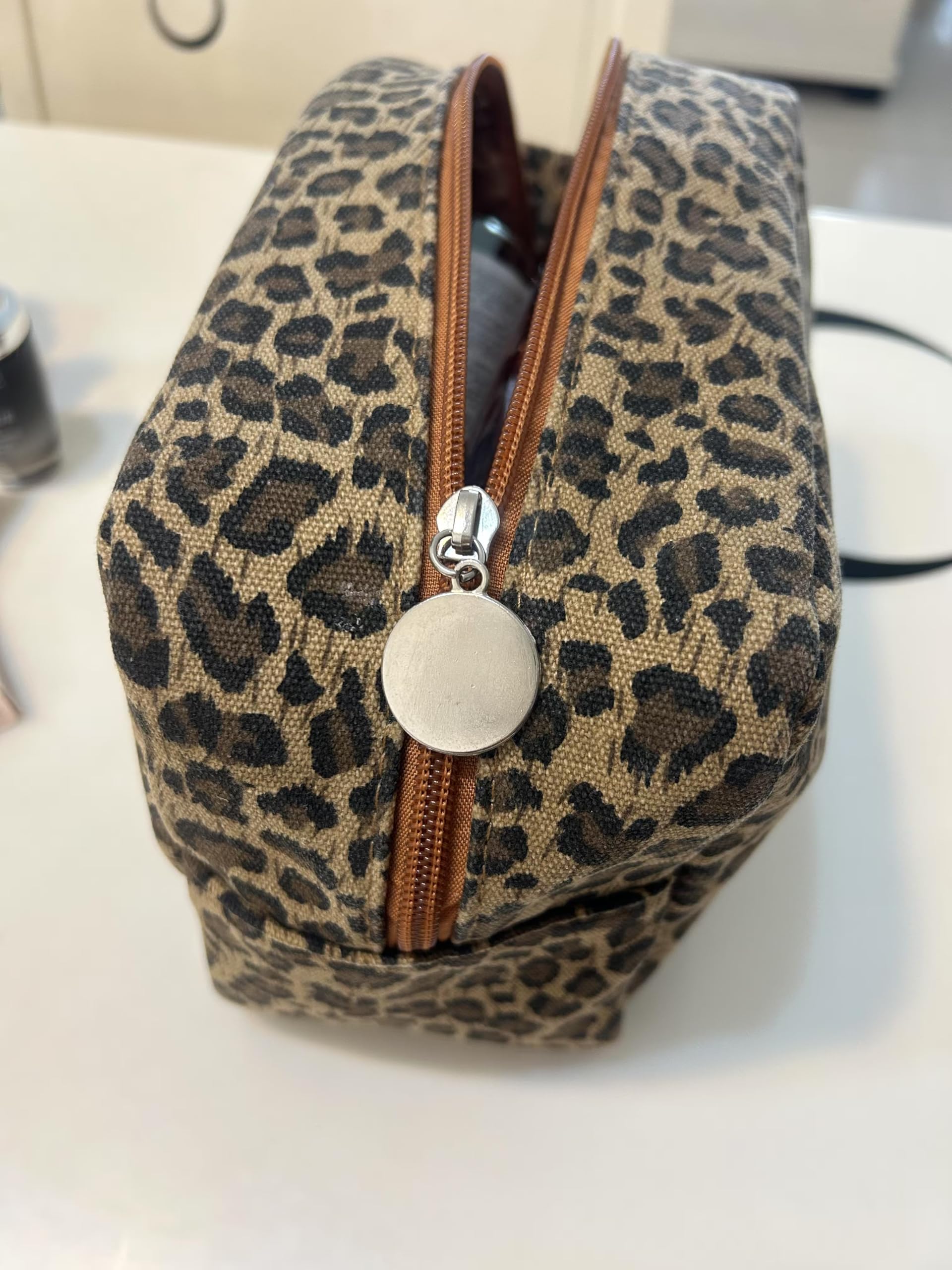 JIU HONG CHAO leopard print bag styled as a gift-ready accessory
