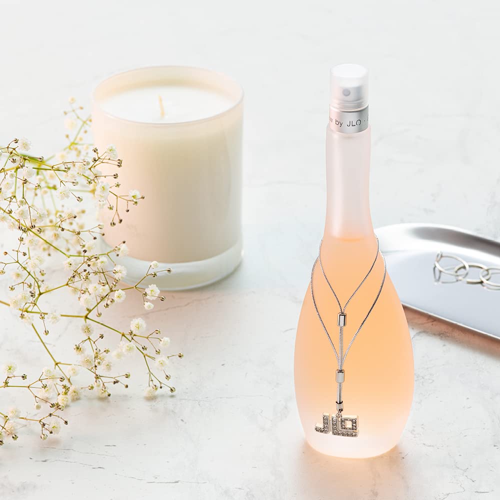 Glow by Jennifer Lopez notes top/mid/base close-up illustrates fresh floral layers