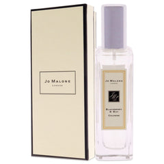 Jo Malone Blackberry & Bay notes map highlighting blackberry, bay leaves, cedar aroma.