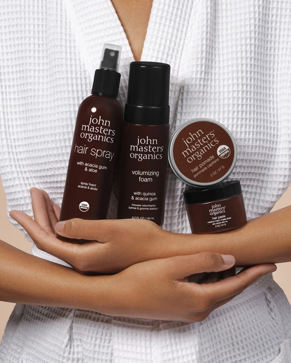 Graphic note of 70%+ organic content in John Masters Organics paste.