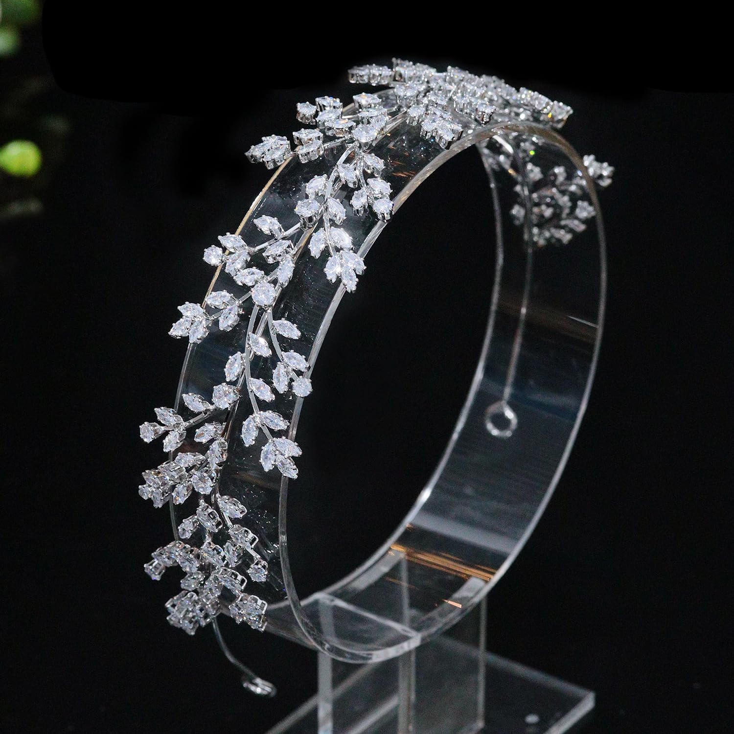 Diadema Jorsnovs para evento especial, complemento perfecto con cualquier vestido.