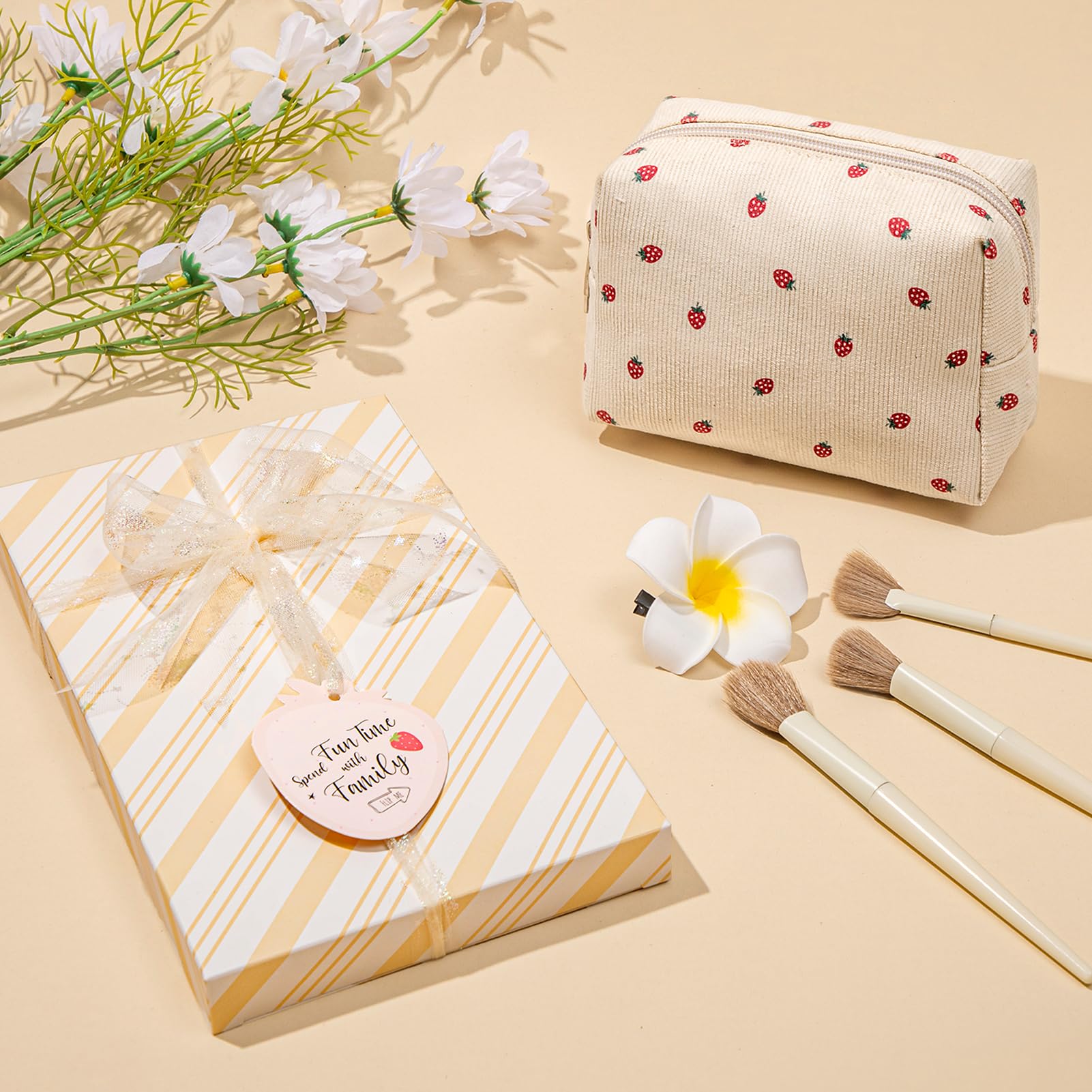 Joyliss jewelry box and accessories—sparkling pieces for playful styling