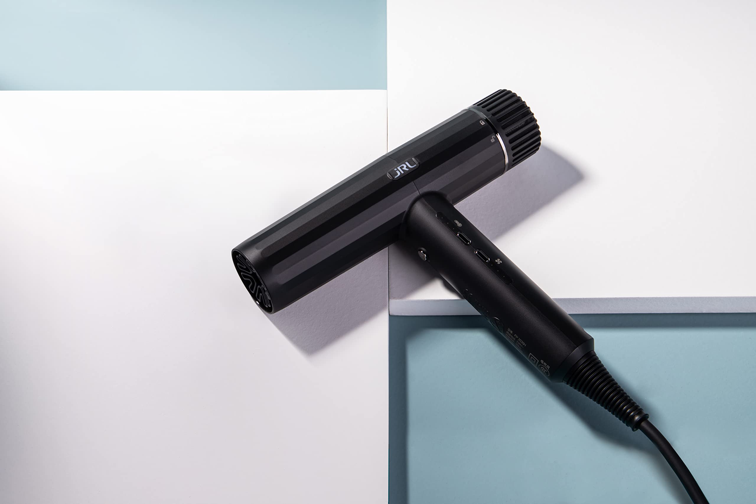 JRL Forte Pro Dryer is ultra-lightweight for comfortable long sessions.