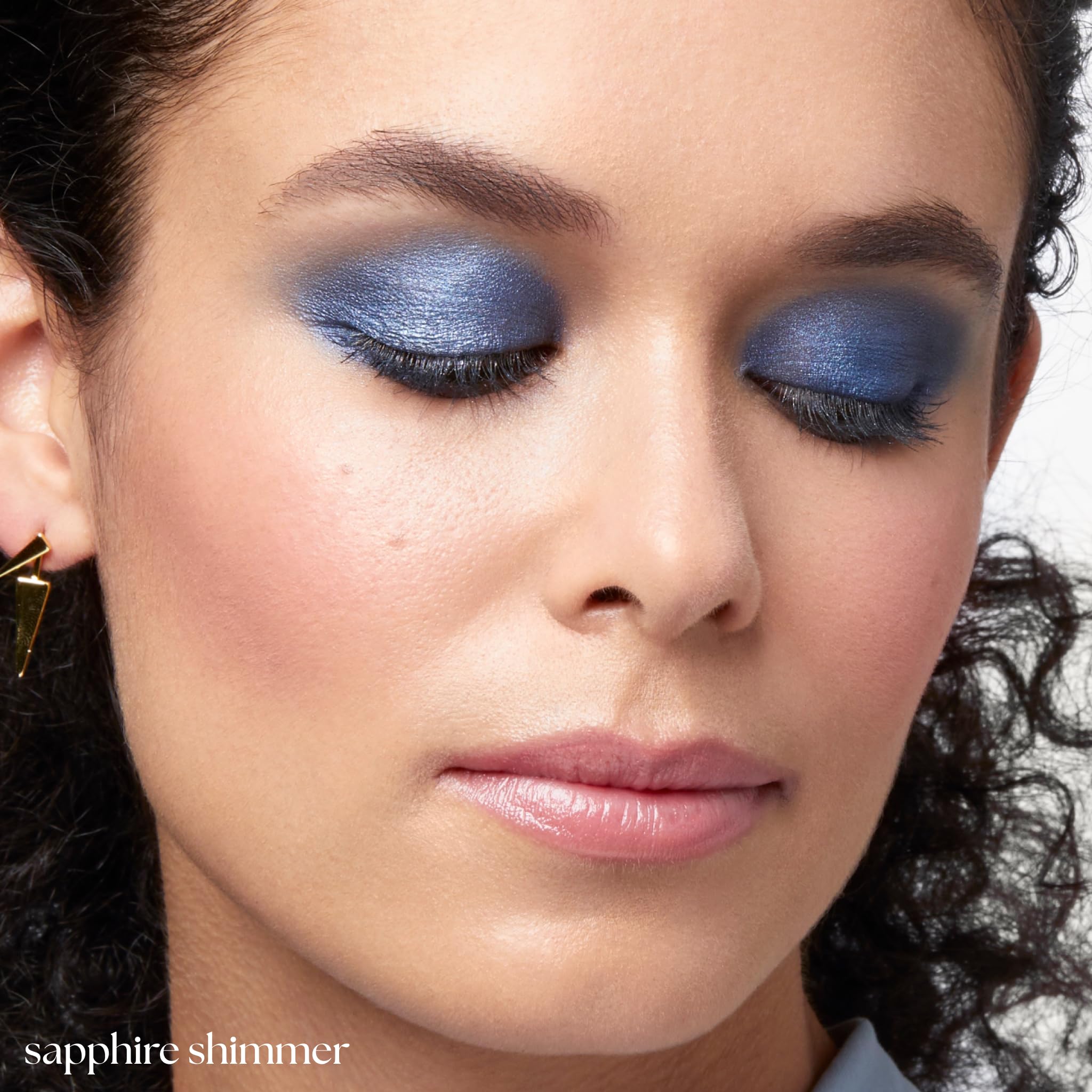 Julep Eyeshadow 101 Sapphire Shimmer on eyelid for vibrant, crease-resistant wear.