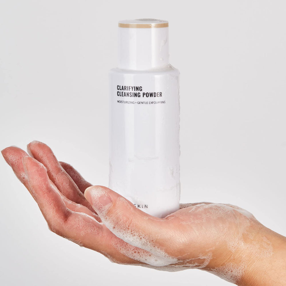 JUNO & Co. powder mixed with water forms a hydrating paste for cleansing.