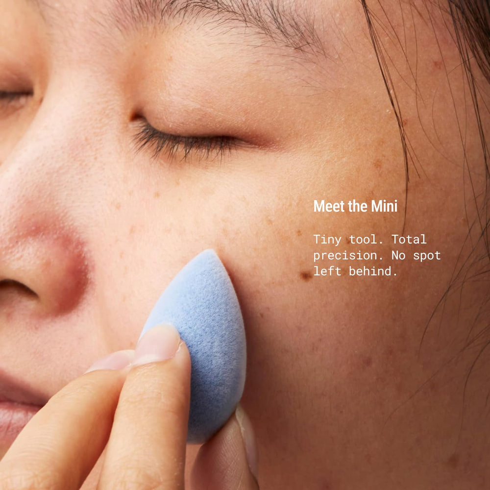 JUNO & Co. Microfiber Sponge latex-free design offers gentle, worry-free skincare application.