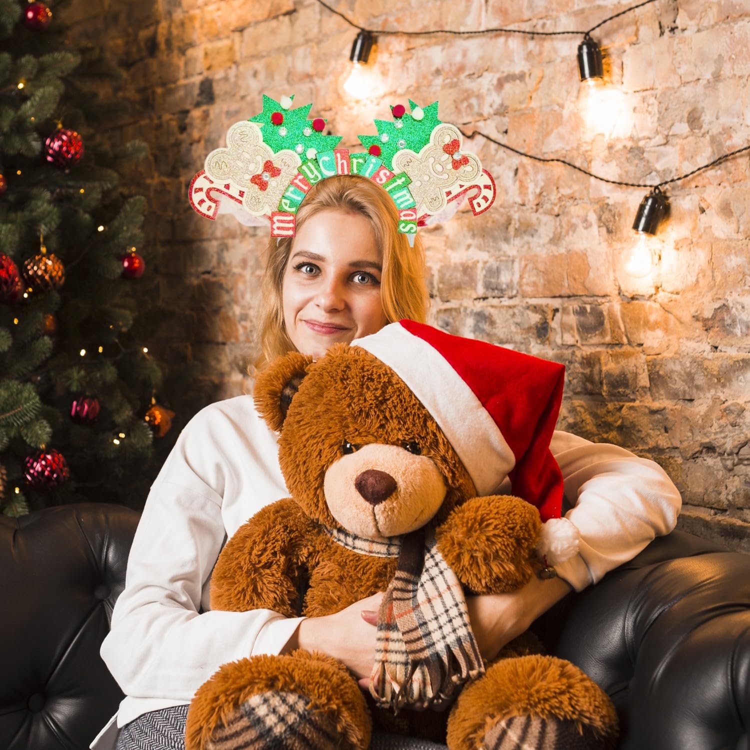 JUTTIRA headband as photo prop creates memorable holiday pictures.