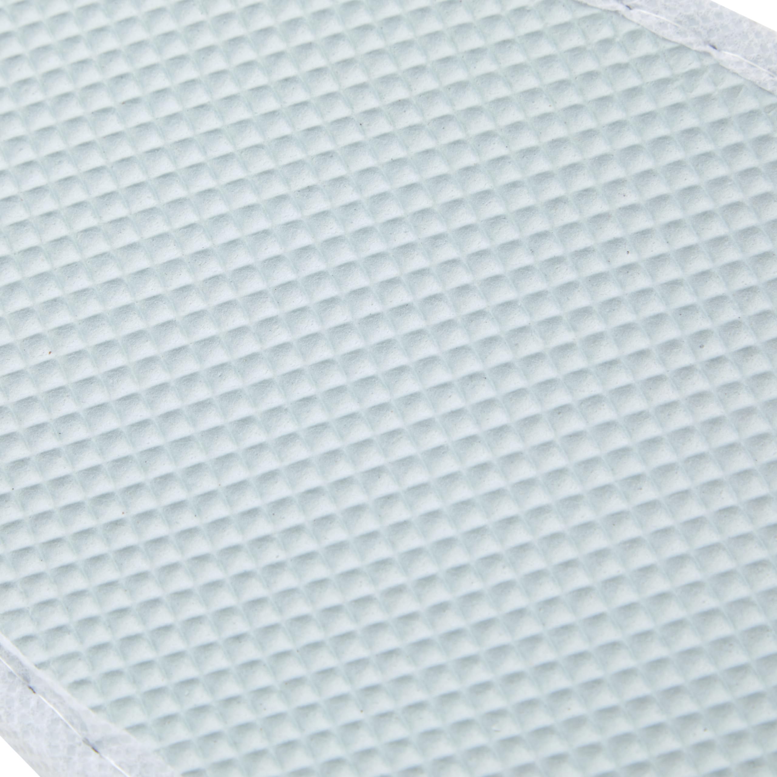 Juvale guest-room setup with white disposable slippers