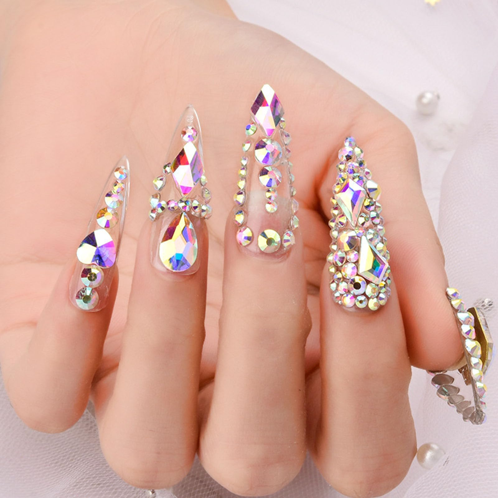 Kaipheiquan dotting pen enables pinpoint placement for intricate nail designs