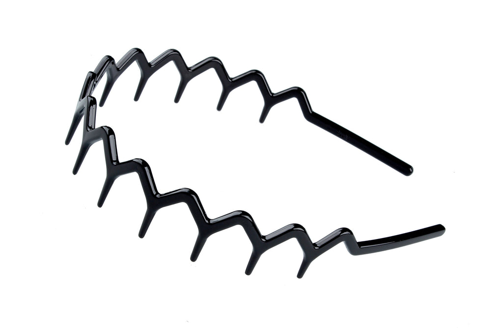 Close-up of KALIYOTO black shark-tooth comb showing durable plastic teeth