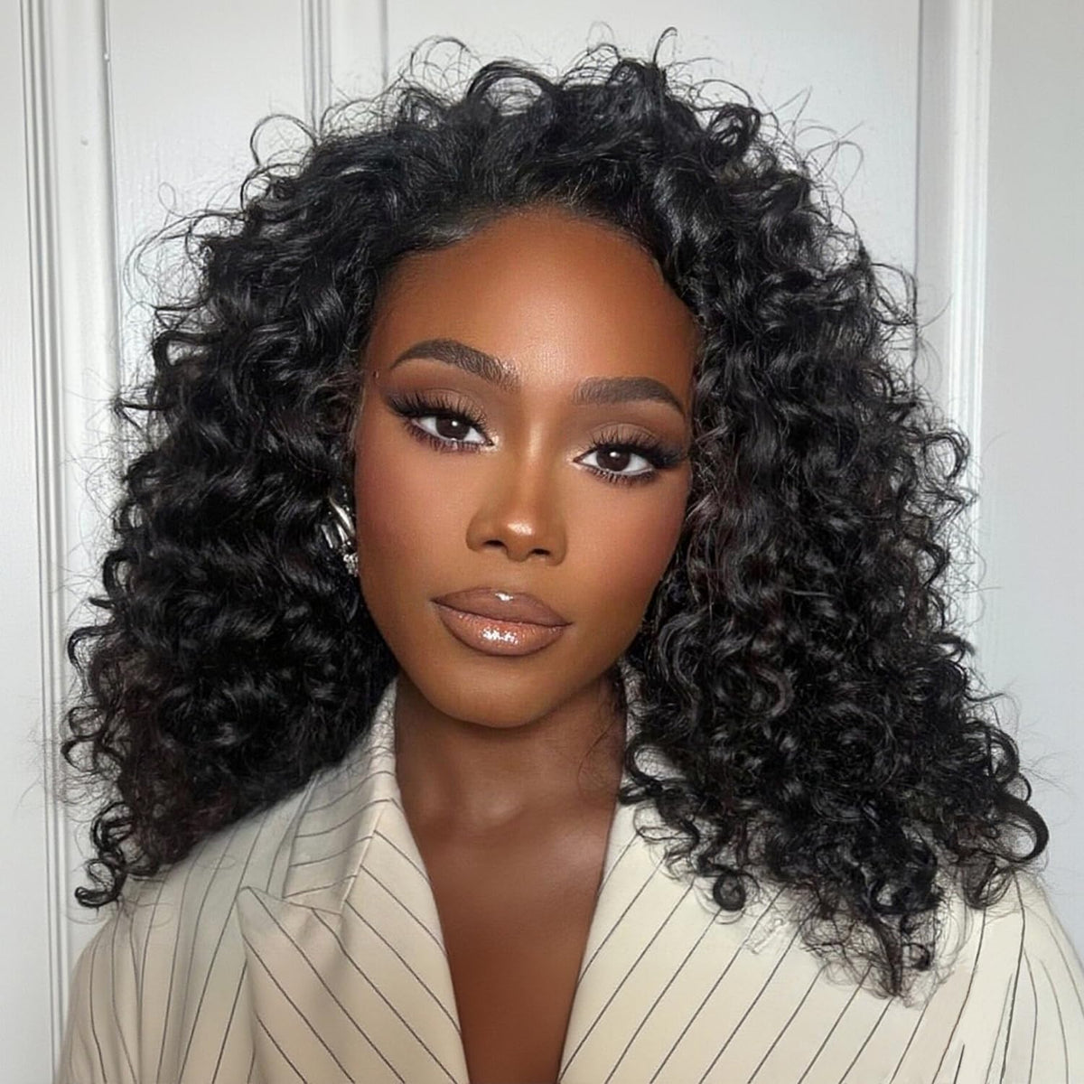 Kalomonia Half Wig Deep Wave 16-Inch offers natural movement for quick daily styling.
