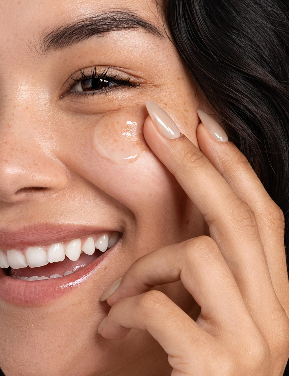KARUNO aloe vera soothing gel absorption on skin
