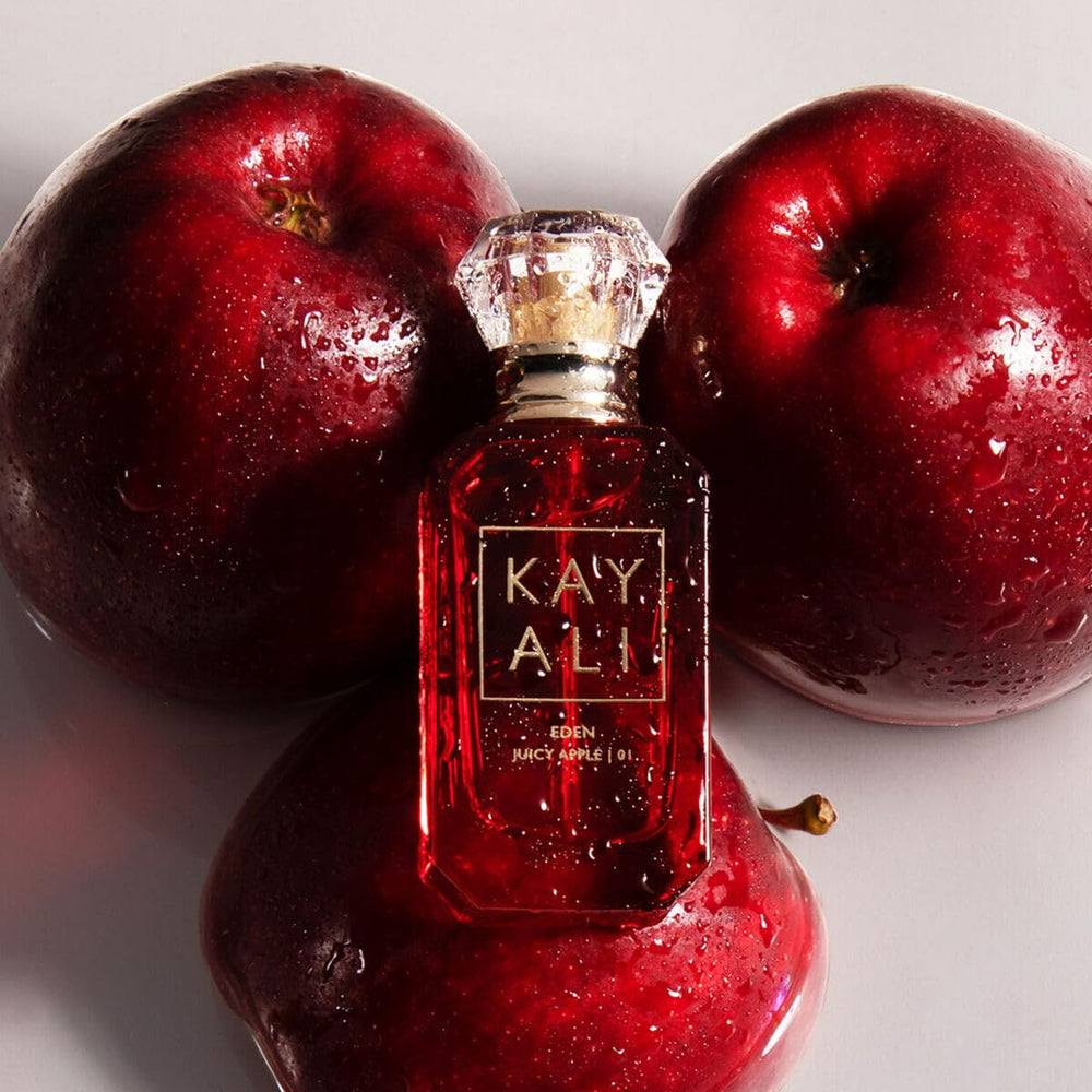 Kayali Eden Juicy Apple application mist demonstrates easy refresh during the day.