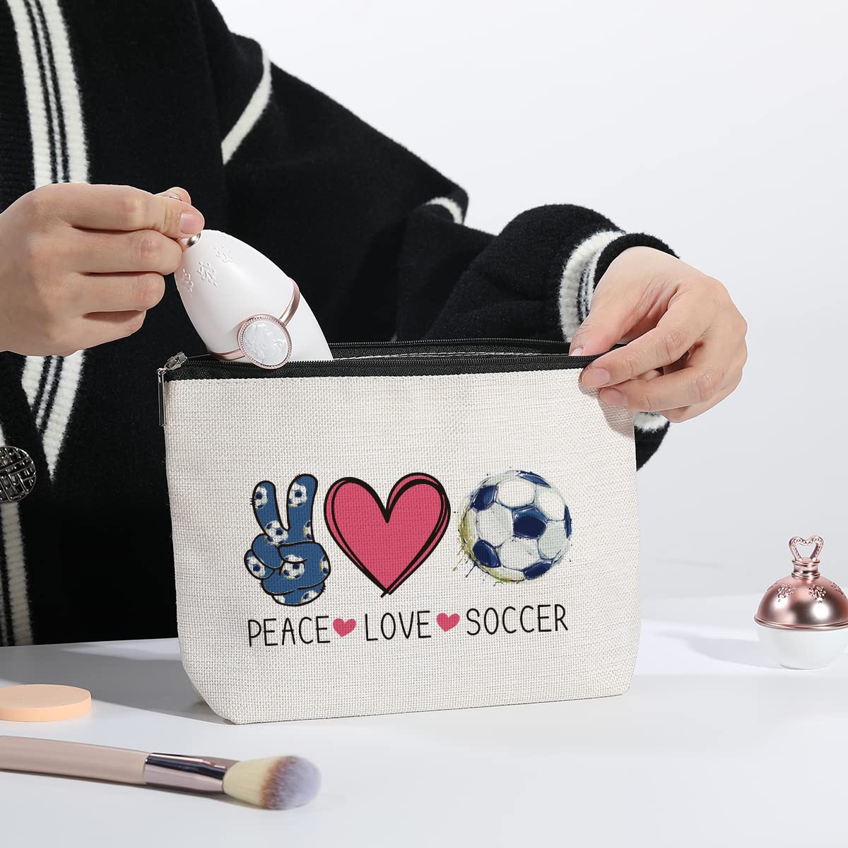kdxpbpz Soccer Gifts Makeup Bag dimensions and zipper detail