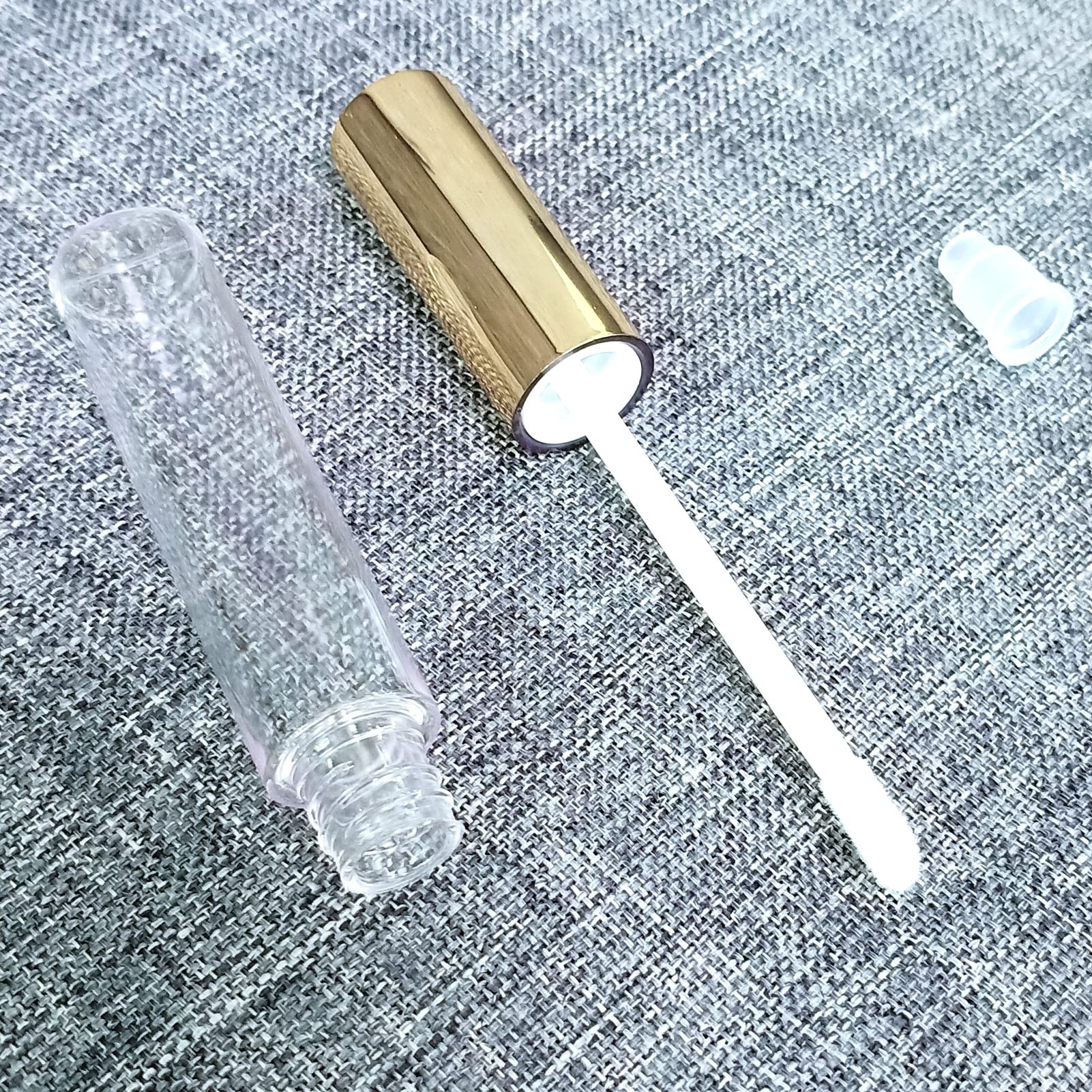 KEAIYYJ refillable lip gloss container with wand, travel-friendly and perfect for custom blends.