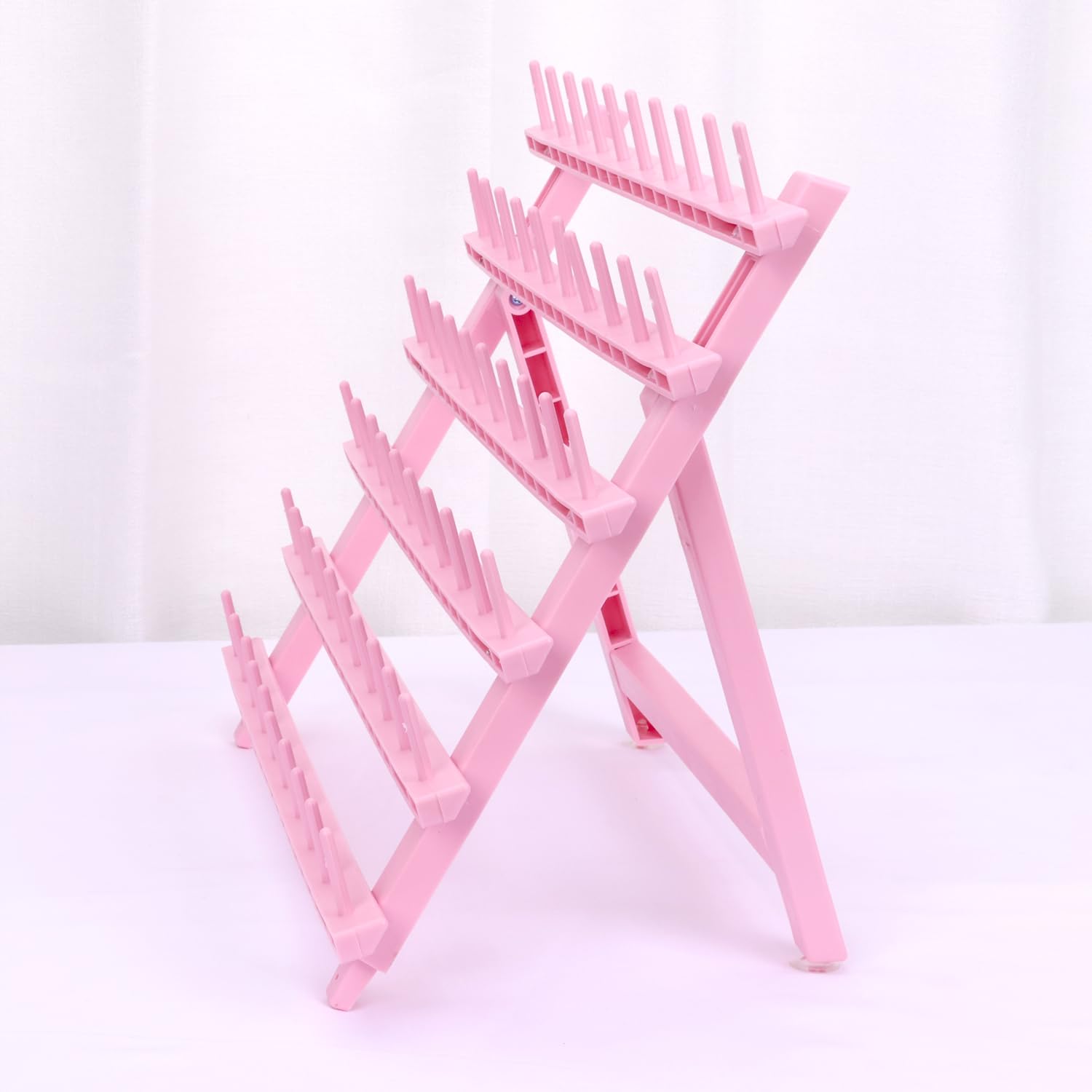 Kelukeya braid rack in-salon use demonstrates quick hair piece access.