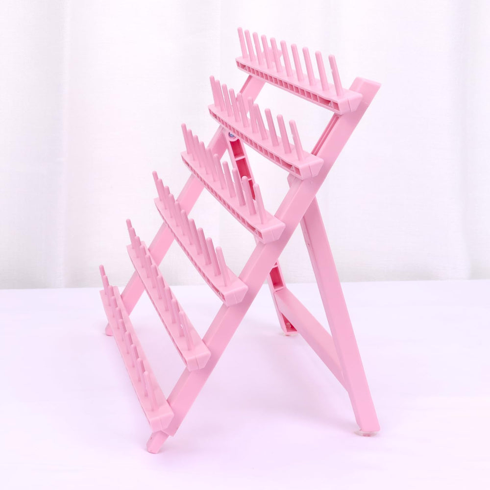 Kelukeya braid rack in-salon use demonstrates quick hair piece access.