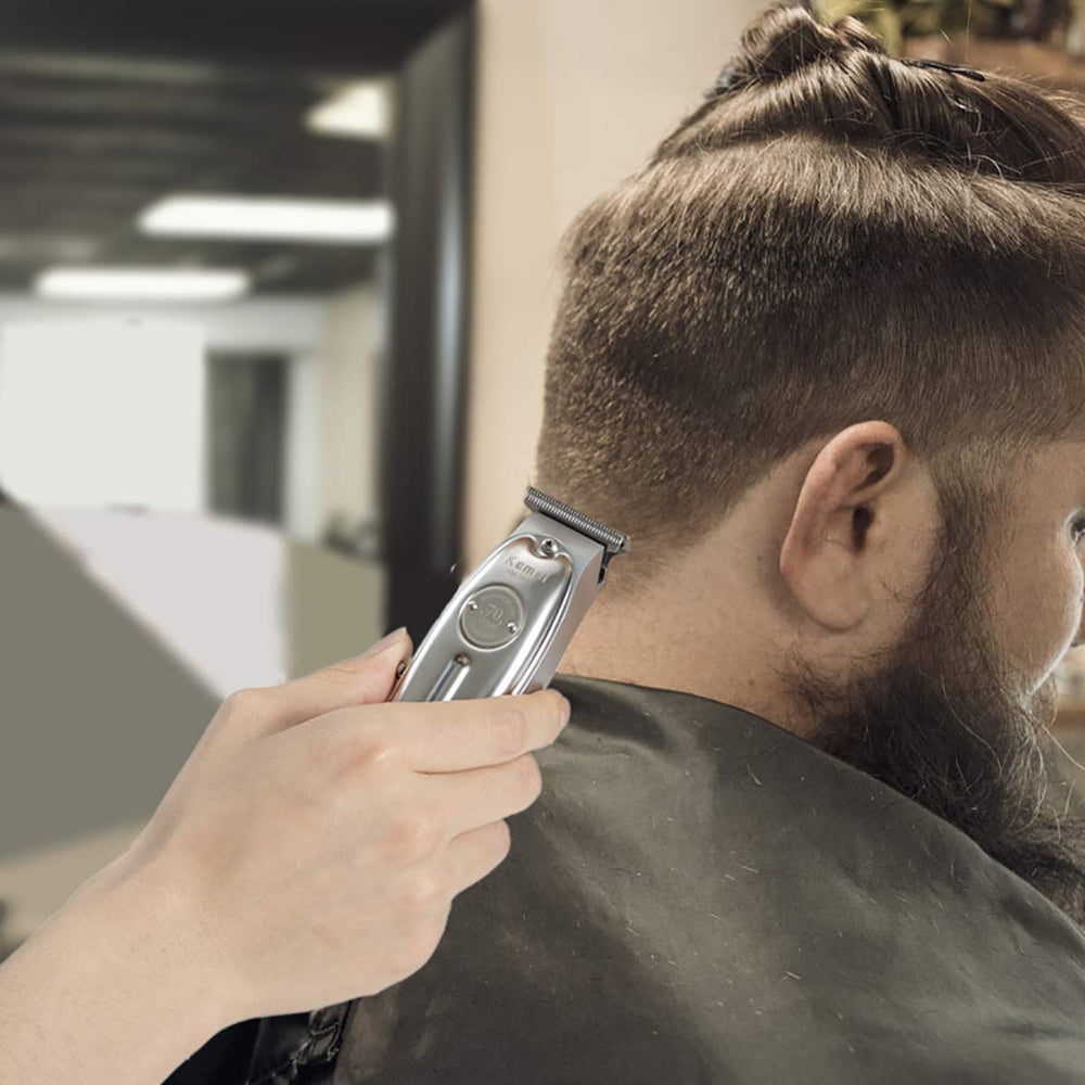 Kemei ergonomic grip demonstrates comfortable handling during long sessions.