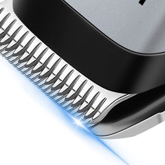 KEMEI mini-clippers with three reinforced guards enable quick touch-ups.
