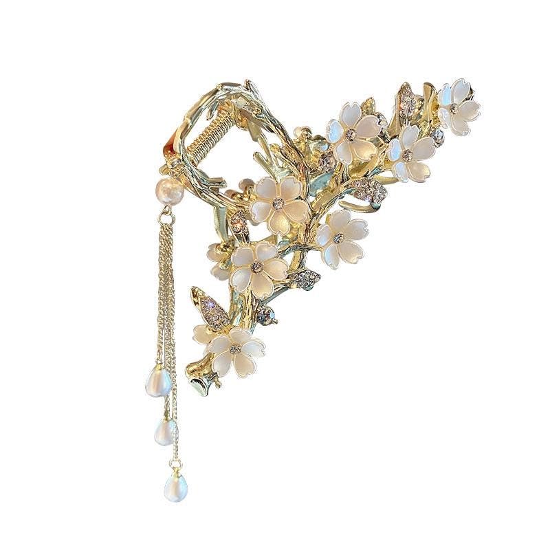 KEMMINTVN Elegant floral hair clip with lily of the valley design for timeless bridal charm.