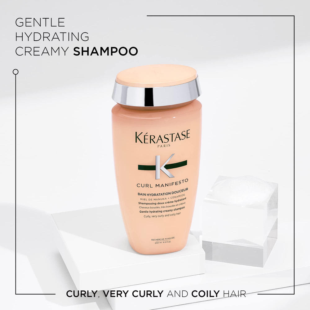 KÉRASTASE Curl Manifesto close-up of Manuka Honey highlights curl hydration.